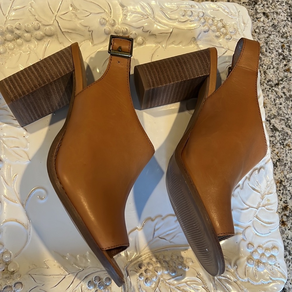 Madewell leather so 9.5 heels excellent condition. - Picture 9 of 12